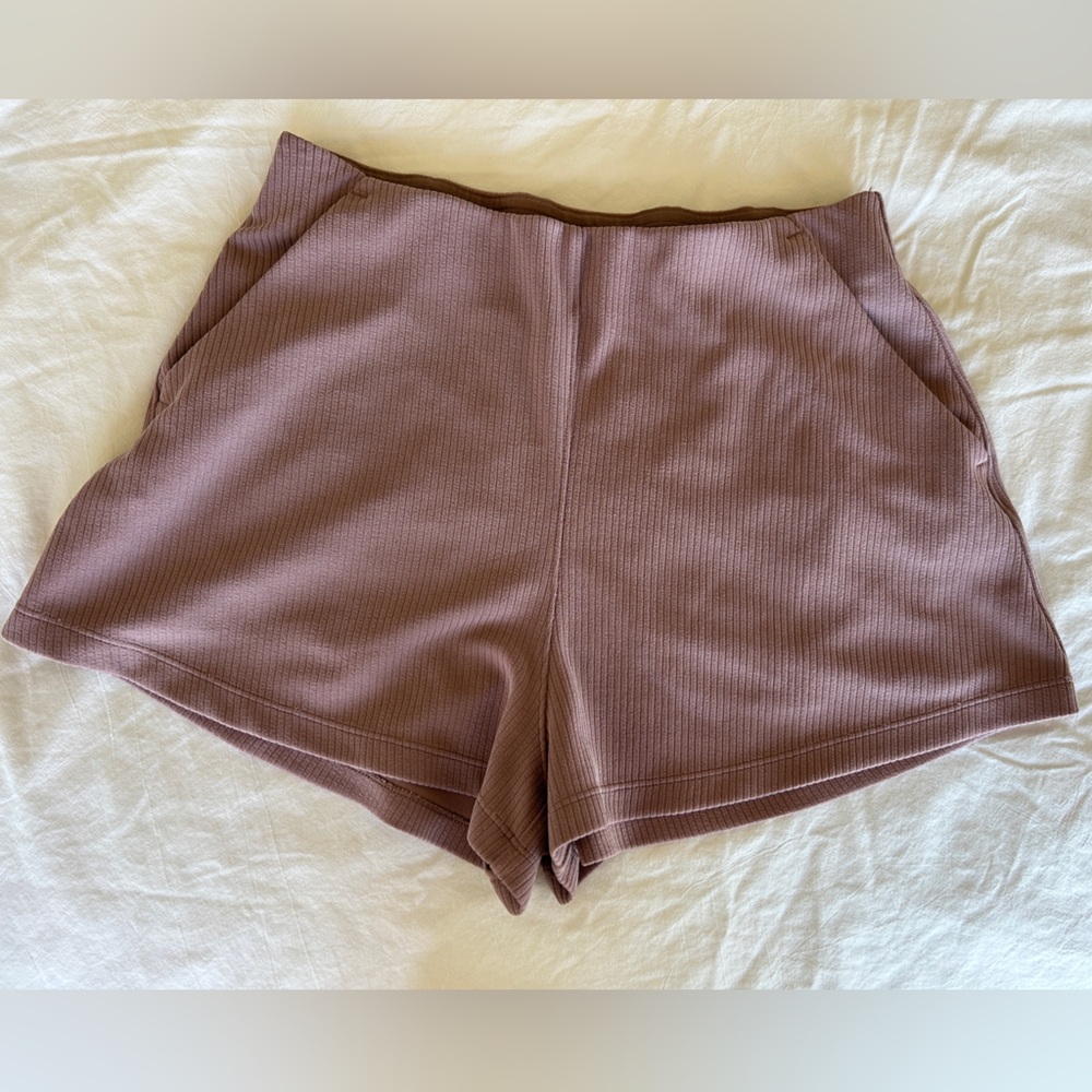 Lululemon ribbed softstreme shorts TWRS 6